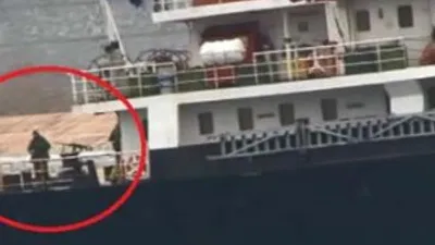 Rus gemisi şimdi de tüfekle geçti !