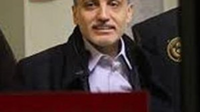 Polis oğlunun oyuncağını bile aldı