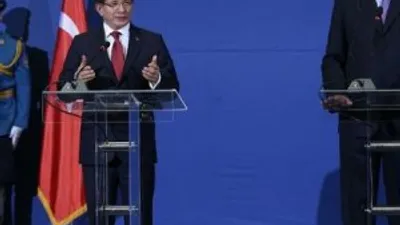 Davutoğlu Sırbistan Cumhurbaşkanı ile görüştü
