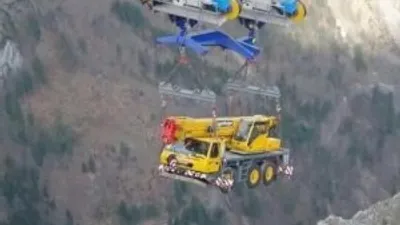 İş makineleri havada böyle taşındı