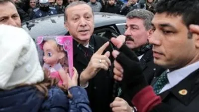 Erdoğan'ı aracından indiren sevgi gösterisi