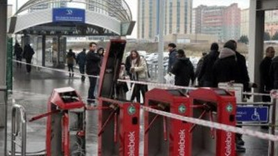 Metrobüs durağında patlama şoku !