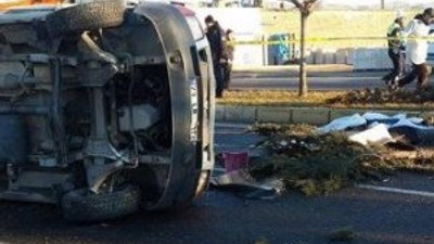 Buzlanan yolda takla attı: 2 ölü