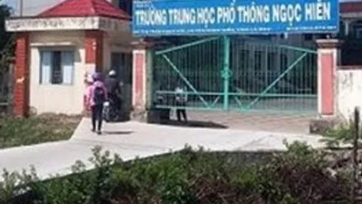 Sınav soruları karşılığında öğrencilere seks teklif etti !