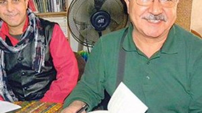 Şair'e ayakta şiir okuması yasaklandı !