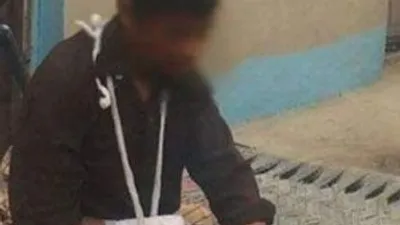 Kendini cezalandırmak için elini kesti !