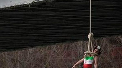 Ruhani'ye FEMEN protestosu