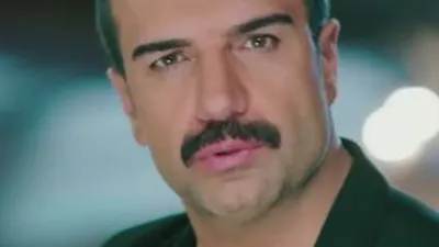 Ünlü türkücü topa tuttu !