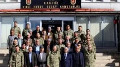 Hakkari halkı Mehmetçik'i ziyaret etti !