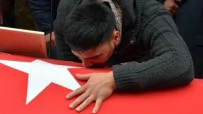 Şehit uzman çavuşu binler uğurladı