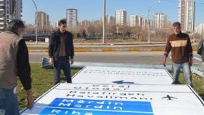 Türkçe-Kürtçe yön levhası asıldı !