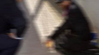 Genç dilenci polisi şoke etti !