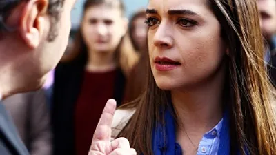 Kızlar, yurdu kurtarabilecek mi?