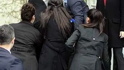Sare Davutoğlu'nun korumalarının zor anları