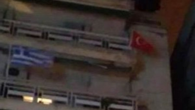 Selanik’te Türk Bayrağı krizi