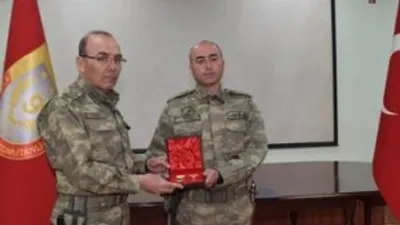 Yüzbaşı Ömer Kabataş'a madalya