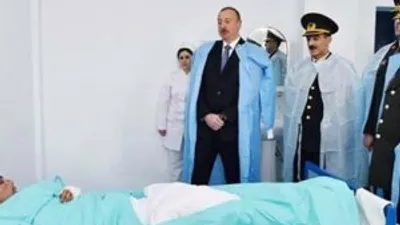 Aliyev'den yaralı askerlere ziyaret