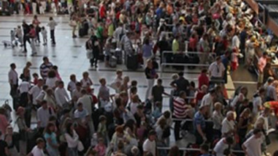 Hollanda'da havalimanında bomba alarmı !