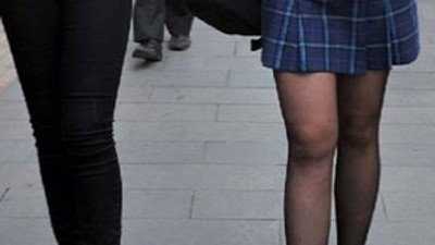 Yeni Zelanda’daki lisede diz üstü etek yasaklandı !