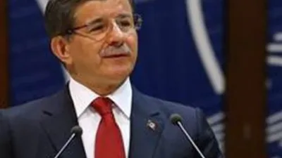 Davutoğlu'ndan HDP'li vekile 'İngilizce' tepkisi