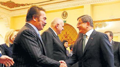Başbakan Davutoğlu, sanatçılara müjdeyi verdi !