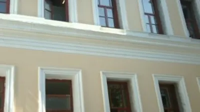 Okul müdürünün penceresinden atladı !