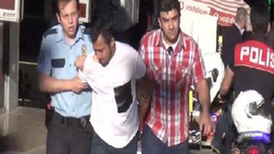 Kadıköy'de akraba kavgası kanlı bitti: 3 yaralı
