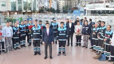 Taksim'e ilk çıkan Başkan Hazinedar oldu