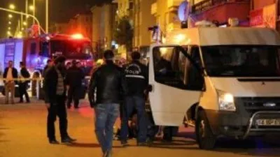 Öğrenci yurdunun önünde bomba paniği !