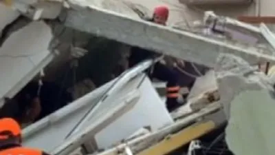 Çanakkale'de 5 katlı bina çöktü
