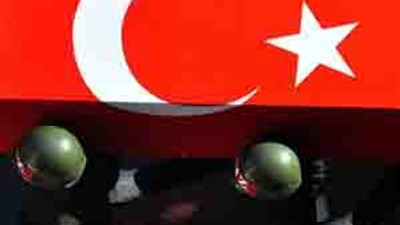 Hatay'da teknede patlama: 1 asker şehit
