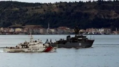 Rus askeri gemisi Çanakkale'den geçti