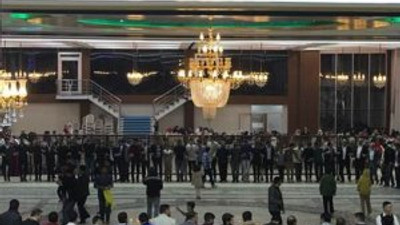 Aşiret düğününde takılar herkesi şaşırttı