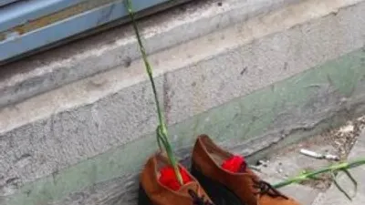 O gencin ayakkabıları bırakıldı