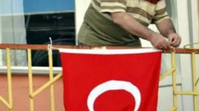 "Bayrak asan dayı"nın büyük sırrı