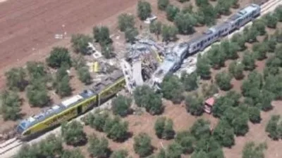 İtalya'da trenler çarpıştı: Çok sayıda ölü var