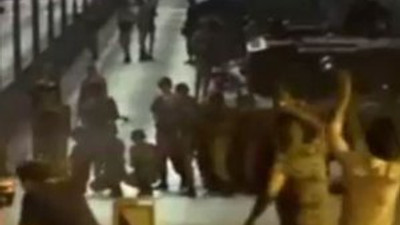 Darbeci askerler sivillere böyle ateş açtı !