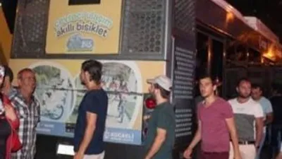 Binbaşı kendini hücum bota kilitledi, eşi ikna etti