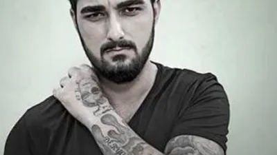 Hamburger reklamından iki ev aldı !