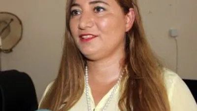 Pilot olacaktı, hostes oldu !