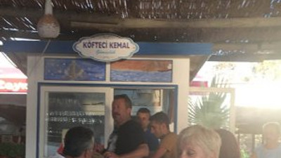 Ünlü oyuncu köfte ekmek kuyruğunda