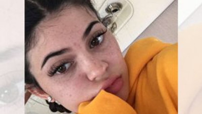 Kylie Jenner'dan makyajsız selfie !