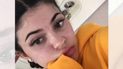 Kylie Jenner'dan makyajsız selfie !