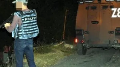Polisleri karşısında görünce...