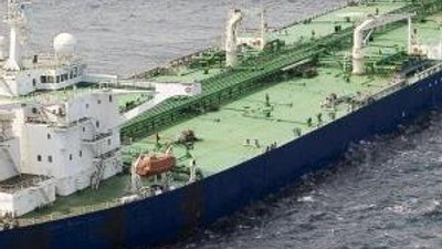 Korsanlar petrol tankerini kaçırdı