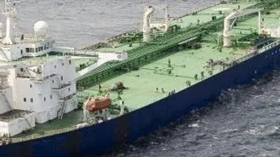 Korsanlar petrol tankerini kaçırdı