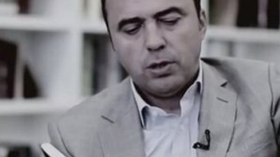 Arif Erdem FETÖ elebaşı Gülen'in şiirini böyle okumuş