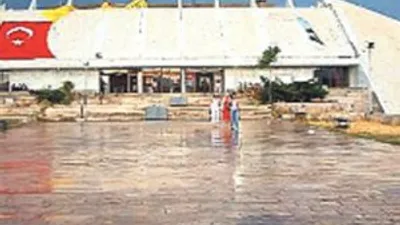 AKM'de sahne çöktü