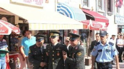 30 Ağustos töreninde teğmen fenalık geçirdi