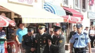 30 Ağustos töreninde teğmen fenalık geçirdi